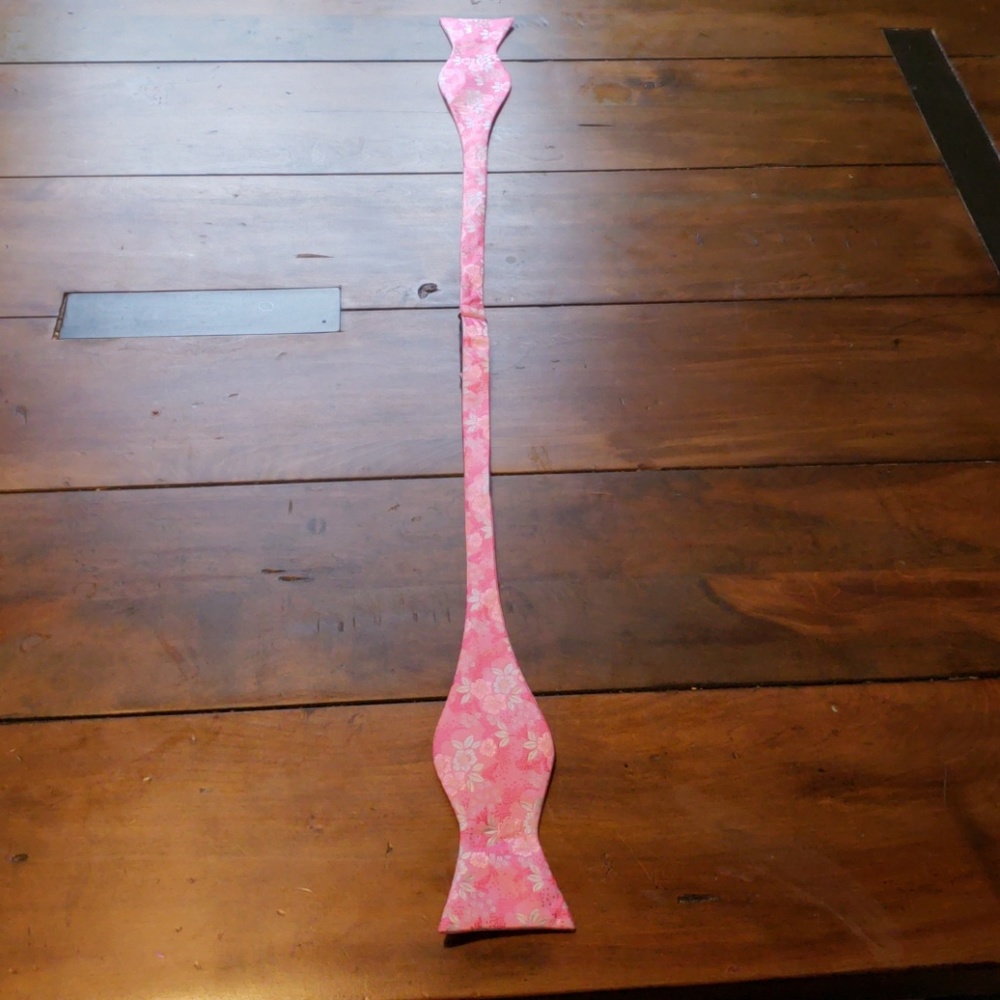 Beautiful floral bow tie 100% silk